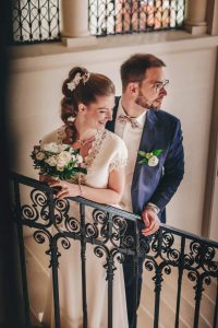 mariés escalier chateau photographie